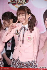 组图：SNH48台北办握手会 粉红制服可爱诱惑