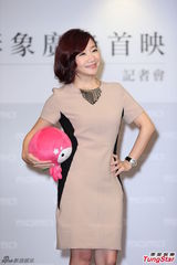 组图：陶晶莹露腿代言 护小S《康熙》收视