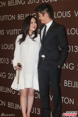 组图：刘嘉玲睡袍装秀美胸 孙俪否认百万片酬