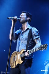 高清图：Maroon5香港演唱会 乐队投入场面火爆
