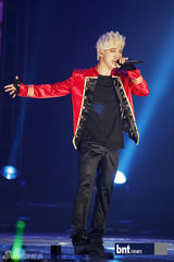 组图：韩新团B.A.P举办Showcase 前辈Secret助阵