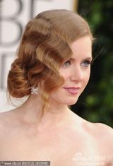 组图：《大师》艾米-亚当斯鱼尾裙复古