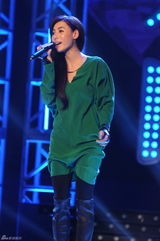 组图：张柏芝再次演唱《星语星愿》 蔡康永坐镇点评