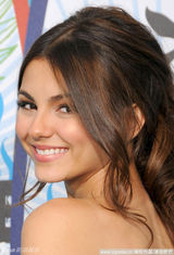 高清组图：青少年选择奖 维多利亚蓝裙性感迷人