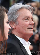 幻灯图集：乔治-卢卡斯杨紫琼捧场《华尔街2》首映