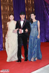 组图：陈法拉蓝色长裙温柔淑女 周丽淇背部全裸