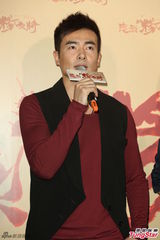 组图：《杨家将》赴台宣传 郑伊健低调谈婚事