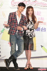 组图：林心如汪东城亮相 靓丽帅气二人抢镜