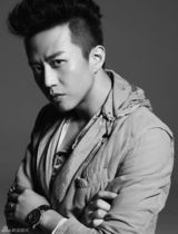 组图：邓超登杂志封面变身俏皮型男