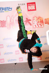 高清组图：阿Sa(蔡卓妍)秀钢管舞蹈　直言替梁洛施生子开心