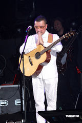 幻灯图：纵贯线香港告别演出 四歌手分享一年感受