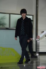 组图：日本花美男三浦春马抵台 粉丝扎堆围观