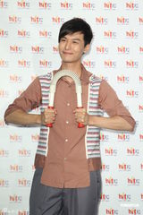 组图：严爵坦言不会追女生 自曝曾有暗恋经历