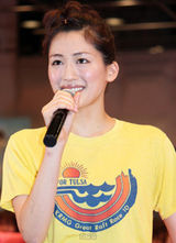 组图：绫濑遥出席电影《萤之光》之干物女首映礼