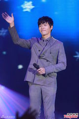 组图：韩星玄彬卖萌扮兔子 分享吻戏经验害羞