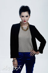 组图：《格子间女人》曝光大片 众主创西装抢眼