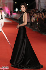 组图：群星亮相金钟奖红毯 林依晨陈柏霖受追捧