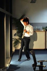 组图：《单身男女》曝剧照 古天乐献午夜钢管秀