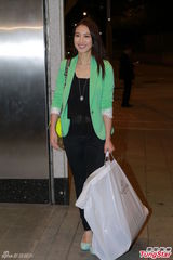 组图：陈百祥庆63岁生日 笑称与王维基有缘