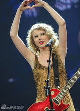 策划：唱歌要有独特范儿 湿身嘶吼狂甩头