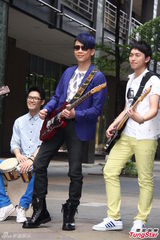 组图：陶喆蓝发义挺金曲奖 澄清炮轰评审口水战