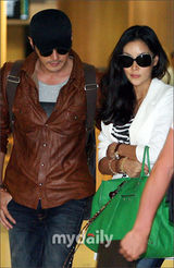 幻灯图：张东健高小英结束蜜月旅行　返回韩国