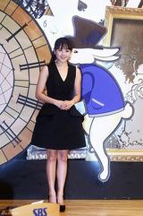 高清图：朴施厚文根英宣传《清潭洞爱丽丝》