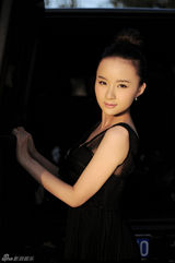 组图：葛晓凤黑天鹅梦幻写真 气质清灵明艳动人