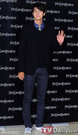 组图：韩星尹恩惠金基石等齐聚某品牌上市活动