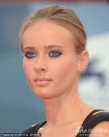 组图：搞怪vs唯美 威尼斯女星发型大巡礼