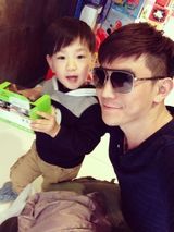 组图：最帅潮爸萌娃走红 潮萌不输林志颖父子