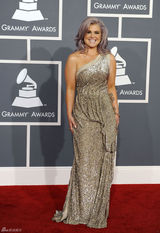 高清组图：格莱美红毯凯莉-奥斯本单肩礼服亮相