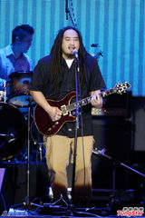 组图：蔡健雅抱吉他飙歌 压轴免费宣传新歌