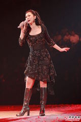 组图：叶倩文一家三口合唱 林青霞素颜到场欣赏