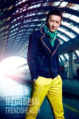 组图：韩庚封面大片演绎雅痞风 首次尝试短发造型