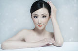 组图：林静自然之态写真 肌肤胜雪
