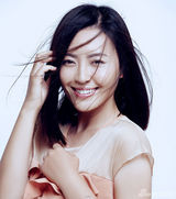 组图：于小磊清新写真曝光 笑容灿烂甜美