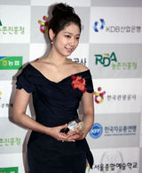 高清图：少女时代等出席首尔文化艺术大奖颁奖典礼