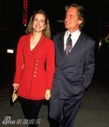 组图：道格拉斯与前妻旧照 为离婚支付4500万