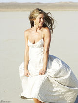 高清组图：詹妮弗-安妮斯顿真空装沙漠拍写真