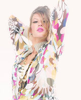 高清组图：巴西超模吉赛尔-邦辰性感写真秀美腿