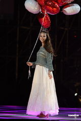 组图：昆凌时尚盛典走秀 Bigbang压轴助阵