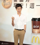 组图：盘点穿白衬衫也男神的男星们