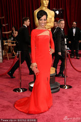 组图：女星肖恩-罗宾逊人鱼裙展性感玲珑身材