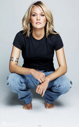 组图：凯莉-安德伍德休闲写真 大曝养颜秘诀