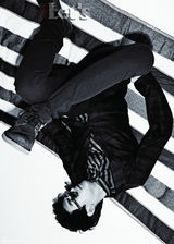 组图：林更新拍杂志大片 条纹男装玩转平行时空