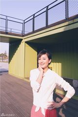 组图：戴娇倩夏日写真展浪漫风情