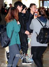 组图：BigBang成员G-dragon飞往日本办个人巡演