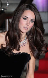 组图：威廉夫妇亮相英雄之夜贝克汉姆携儿子助阵