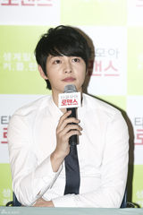 高清组图：宋钟基韩艺瑟新片《攒钱罗曼史》试映会